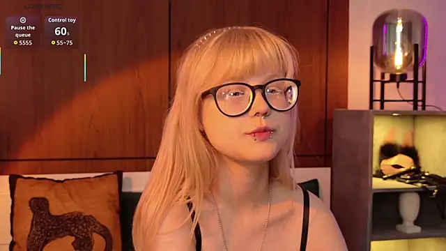 MoliQin online show from May 24, 6:51 am