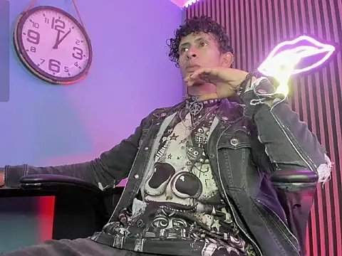 Maximoking26 online show from March 7, 4:42 am