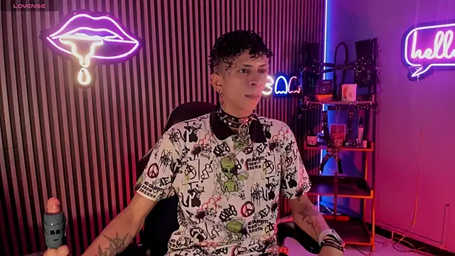 Maximoking26 online show from April 10, 11:53 pm