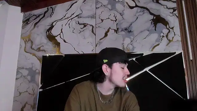 Snapshot of Couple_In_Heat chatting on February 26, 8:19 pm Couple In Heat online show from February 26, 8:19 pm