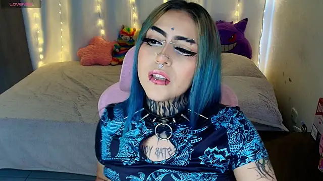 Snapshot of maliciaXpoison chatting on May 30, 10:51 pm maliciaXpoison online show from May 30, 10:51 pm