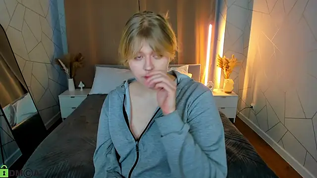 Snapshot of luna_c0ra chatting on February 28, 1:06 am luna c0ra online show from February 28, 1:06 am