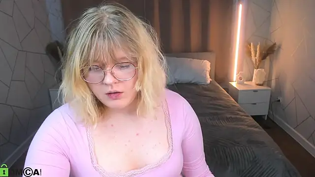 luna c0ra online show from April 11, 1:10 am