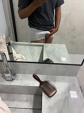 Snapshot of twink231 chatting on June 22, 2:13 am twink231 online show from June 22, 2:13 am