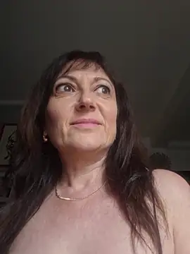 Snapshot of SaraGina chatting on April 22, 8:28 am SaraGina online show from April 22, 8:28 am