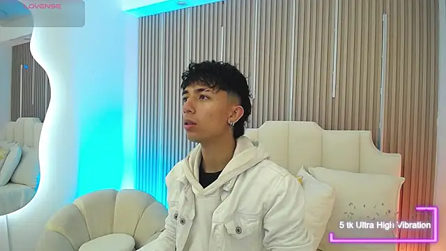 Aiden Rivers  online show from March 17, 12:52 pm