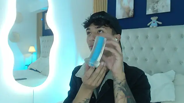 Aiden Rivers  online show from April 1, 12:50 pm