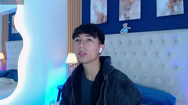 Snapshot of Aiden_Rivers_ chatting on April 22, 12:50 pm Aiden Rivers online show from April 22, 12:50 pm