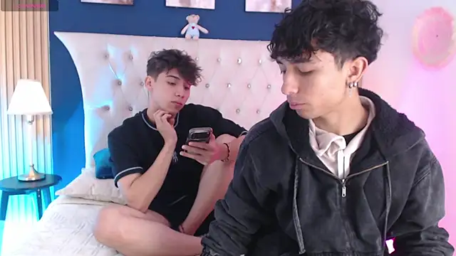 Snapshot of Aiden_Rivers_ chatting on May 6, 12:54 pm Aiden Rivers online show from May 6, 12:54 pm