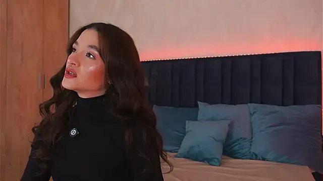 LucyDeLuca online show from April 15, 5:14 am