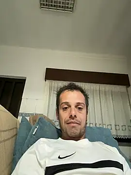 Snapshot of vieiratiago963 chatting on May 24, 10:15 pm vieiratiago963 online show from May 24, 10:15 pm