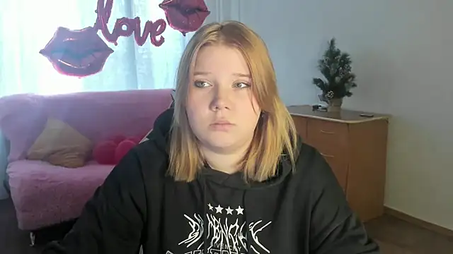 StripGyrl online show from March 4, 8:09 am