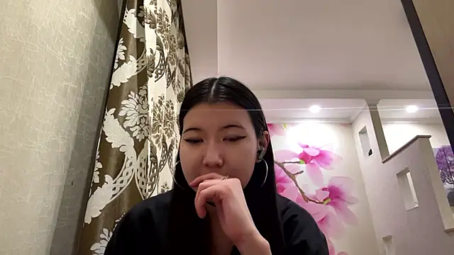 MaeRaads online show from February 20, 6:52 pm