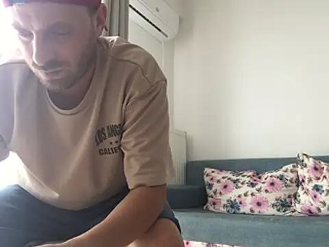 Snapshot of Scarbau chatting on June 24, 9:36 pm Scarbau online show from June 24, 9:36 pm