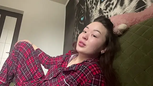 Snapshot of AudieGravely chatting on February 18, 3:35 am AudieGravely online show from February 18, 3:35 am