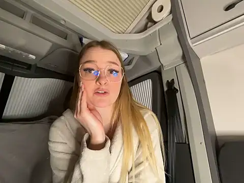 Snapshot of melanieTesss chatting on February 21, 11:50 pm melanieTesss online show from February 21, 11:50 pm