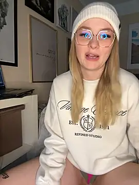 melanieTesss online show from March 29, 11:21 am