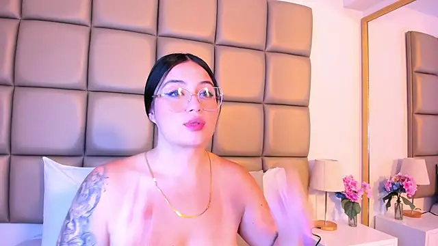 annybentleii online show from April 16, 11:00 am