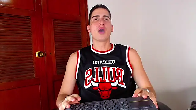 ryanlevi1 online show from February 16, 4:47 pm