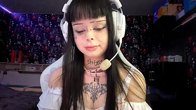 Snapshot of Luna_Sohotti chatting on March 1, 1:35 pm Luna Sohotti online show from March 1, 1:35 pm