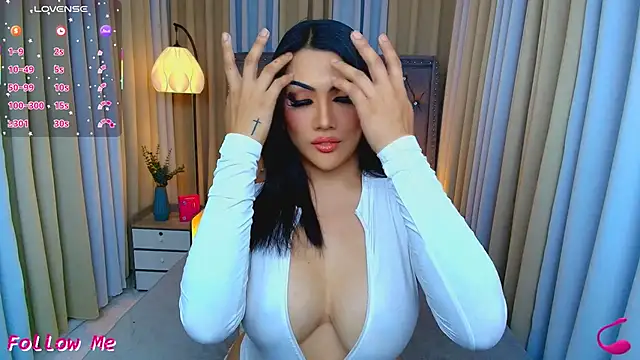 Laureen Hilton online show from April 13, 3:17 pm