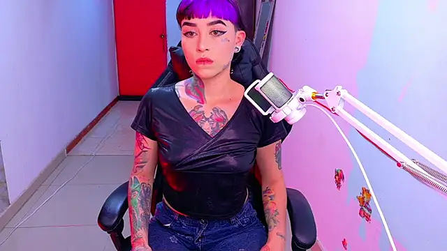 Snapshot of nova_kitttyy chatting on April 26, 1:25 am nova kitttyy online show from April 26, 1:25 am