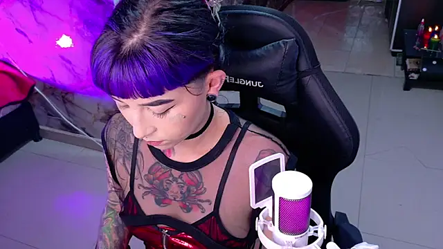 Snapshot of nova_kitttyy chatting on May 20, 1:12 am nova kitttyy online show from May 20, 1:12 am