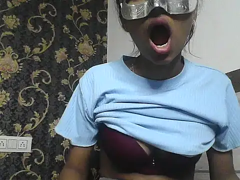 Snapshot of Rani1993 chatting on February 28, 8:15 am Rani1993 online show from February 28, 8:15 am