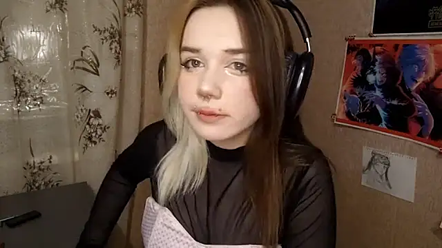 Snapshot of MilaTyan chatting on February 23, 4:37 pm MilaTyan online show from February 23, 4:37 pm