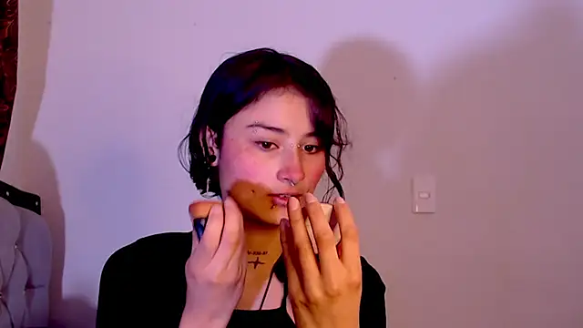 Snapshot of Lili__Clan chatting on February 25, 1:32 pm Lili Clan online show from February 25, 1:32 pm