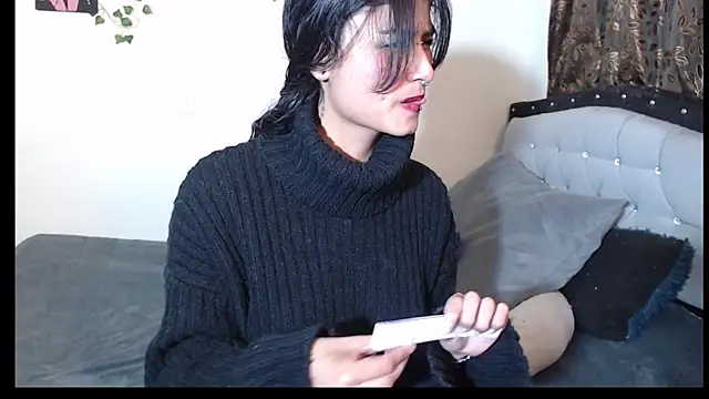 Snapshot of Lili__Clan chatting on May 23, 11:53 pm Lili Clan online show from May 23, 11:53 pm