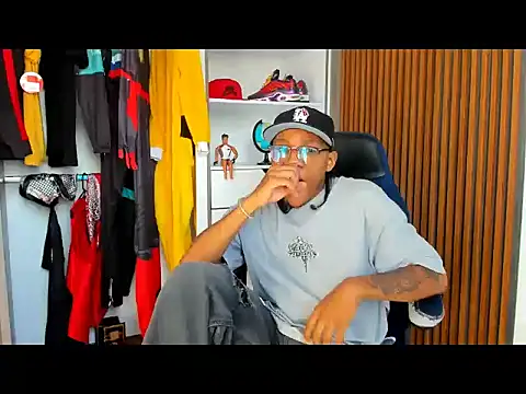 Snapshot of yandi_hot chatting on February 17, 2:02 pm yandi hot online show from February 17, 2:02 pm