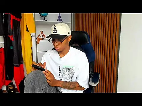 Snapshot of yandi_hot chatting on March 3, 2:12 pm yandi hot online show from March 3, 2:12 pm