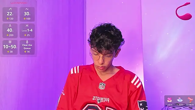 Snapshot of Maxfrost1 chatting on March 1, 1:29 am Maxfrost1 online show from March 1, 1:29 am