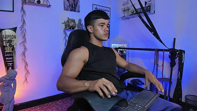 Snapshot of Rob_zaens33 chatting on February 24, 2:59 pm Rob zaens33 online show from February 24, 2:59 pm