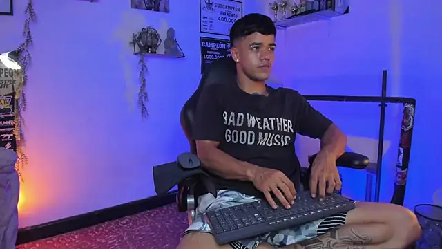 Snapshot of Rob_zaens33 chatting on February 28, 2:29 pm Rob zaens33 online show from February 28, 2:29 pm