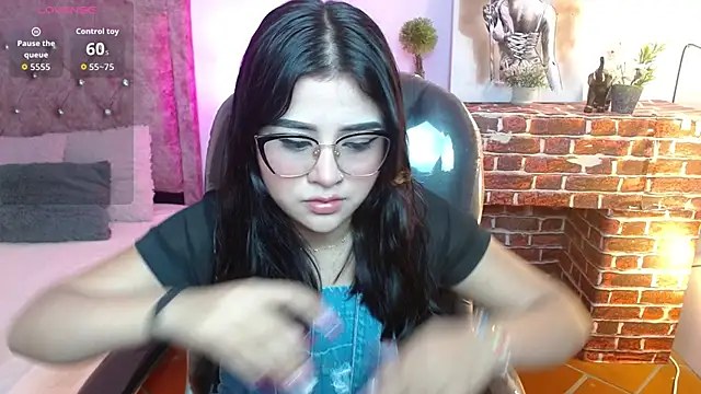 Snapshot of mila_quin chatting on April 18, 7:58 pm mila quin online show from April 18, 7:58 pm