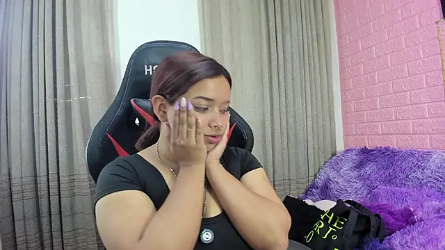 Sienna Lux01 online show from February 26, 5:56 pm