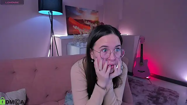 leylamirage online show from March 1, 12:29 pm