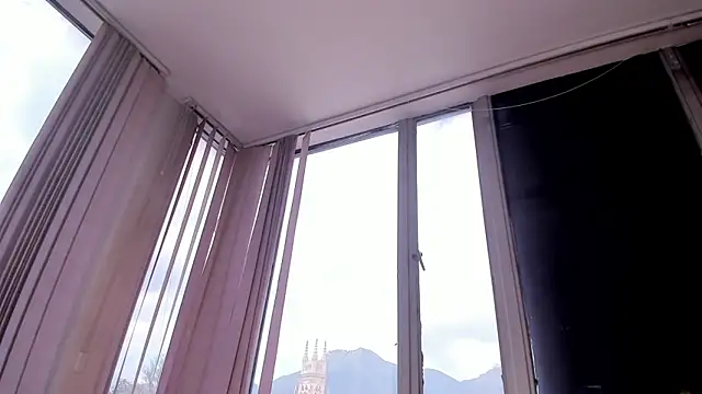 kendra crow  online show from February 25, 6:28 pm