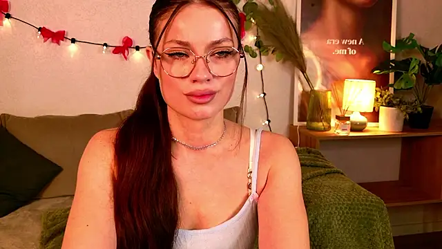 Snapshot of TayaSun chatting on February 28, 7:31 am TayaSun online show from February 28, 7:31 am