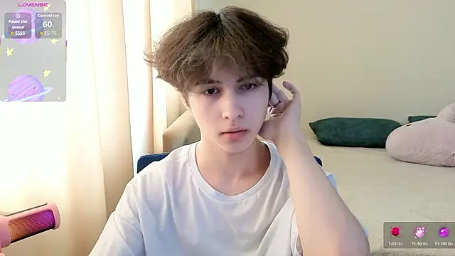 Snapshot of _LukaHayes_ chatting on February 27, 10:04 am LukaHayes online show from February 27, 10:04 am