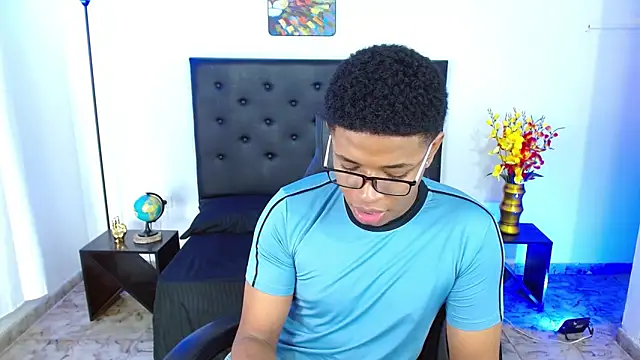 liiam3 online show from April 8, 9:04 pm