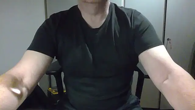 Snapshot of ViveLaFrance2026 chatting on March 2, 7:43 pm ViveLaFrance2026 online show from March 2, 7:43 pm