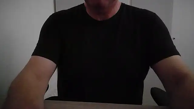 Snapshot of ViveLaFrance2026 chatting on May 27, 6:27 pm ViveLaFrance2026 online show from May 27, 6:27 pm