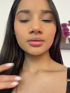 Snapshot of AlessiaVallmont chatting on February 24, 7:12 pm AlessiaVallmont online show from February 24, 7:12 pm