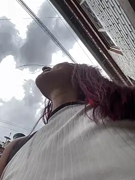 Snapshot of Emily-Fire chatting on February 26, 9:25 pm Emily-Fire online show from February 26, 9:25 pm