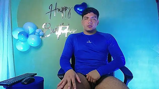 Snapshot of Uriel_Ray_ chatting on February 22, 11:03 pm Uriel Ray online show from February 22, 11:03 pm