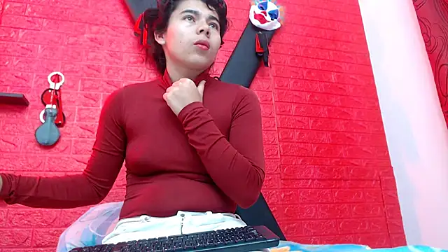 skinnysexy18 online show from February 26, 1:32 pm