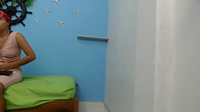 skinnysexy18 online show from July 7, 1:37 pm
